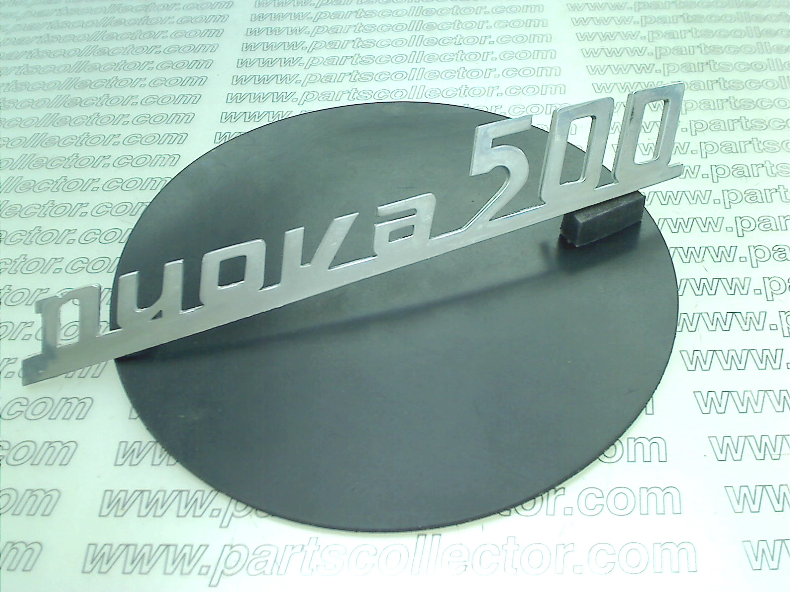 NUOVA 500 EMBLEM